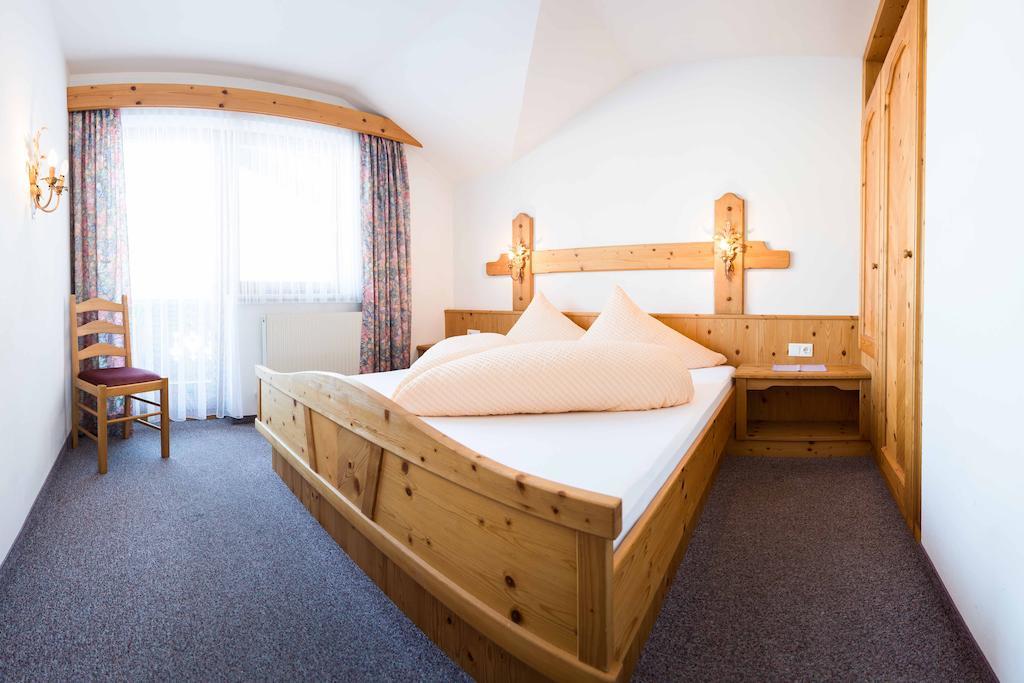 Pension Roasthof Neustift im Stubaital Bagian luar foto