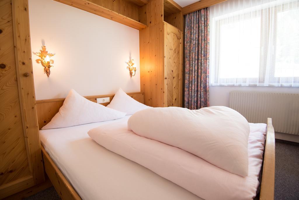 Pension Roasthof Neustift im Stubaital Bagian luar foto